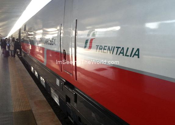 TrenItalia Tren in Naples, Italy
